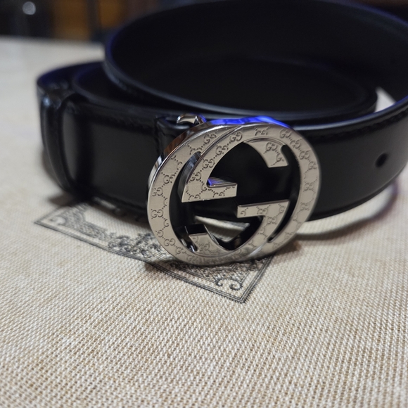 Gucci Black Leather Belt with Silver Buckle - Picture 2 of 7